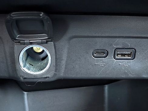 Certified 2025 Chevrolet Trax LS FWD image 21