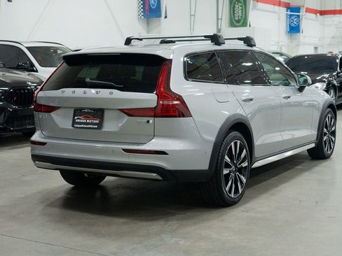 Used 2023 Volvo V60 B5 Cross Country Ultimate w/ Climate Package image 8