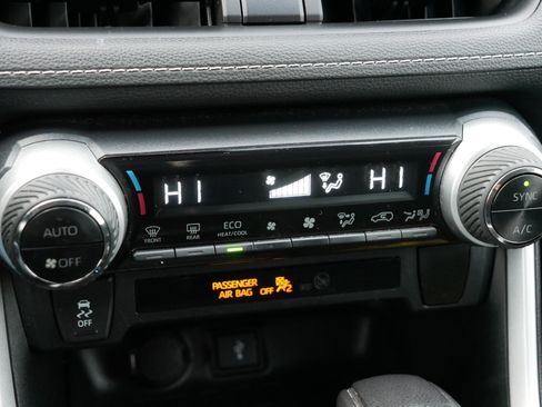 Used 2021 Toyota RAV4 LE image 23