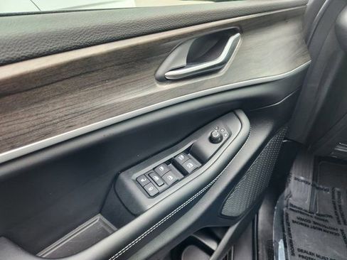 New 2026 Jeep Grand Cherokee Altitude AWD/4WD image 11