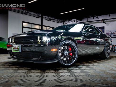 Used 2016 Dodge Challenger SRT Hellcat RWD image 1