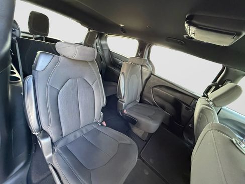 Used 2021 Chrysler Pacifica Touring w/ Cold Weather Group AWD/4WD image 19