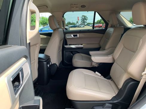Used 2023 Ford Explorer Limited AWD/4WD image 26