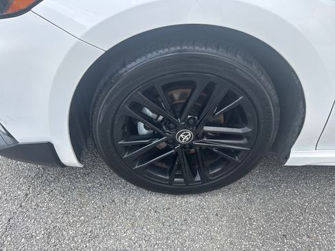 Used 2025 Toyota Camry SE image 11