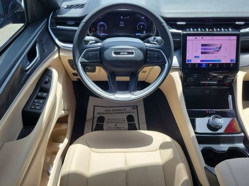Used 2025 Jeep Grand Cherokee Limited RWD image 14