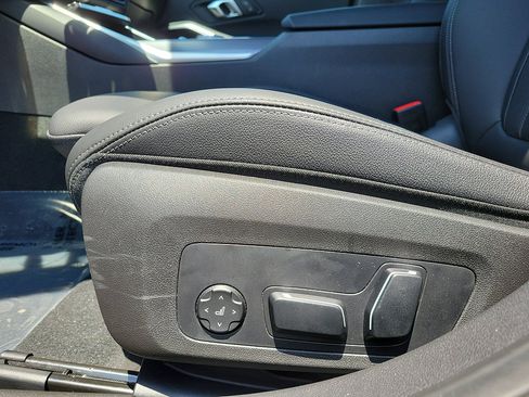 Used 2025 BMW 330i Sedan w/ Premium Package RWD image 21