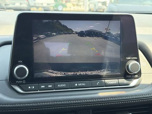 Used 2025 Nissan Rogue SV FWD image 15