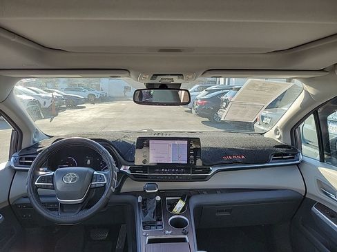 Used 2021 Toyota Sienna XLE w/ XLE Plus Package image 16