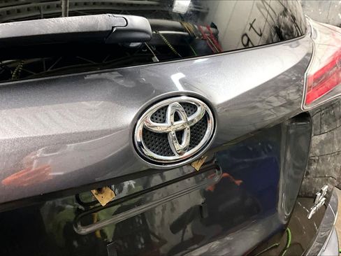 Used 2018 Toyota RAV4 LE w/ All Weather Liner Package image 29