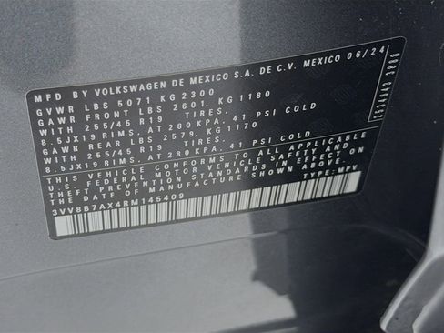 Used 2024 Volkswagen Tiguan SE R-Line AWD/4WD image 32