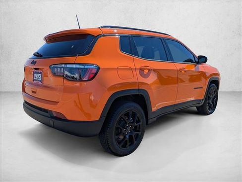 Used 2026 Jeep Compass Latitude AWD/4WD image 5