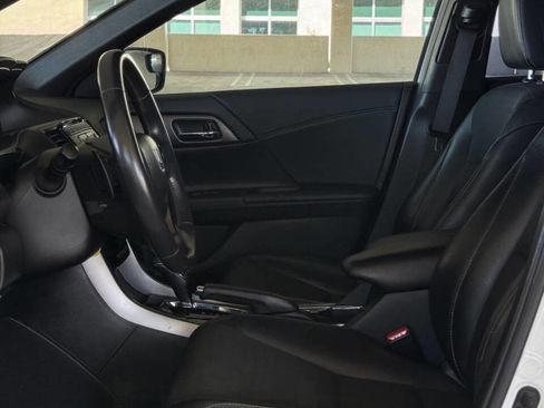 Used 2017 Honda Accord Sport image 13
