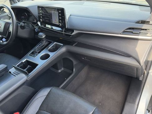 Certified 2023 Toyota Sienna XSE image 11