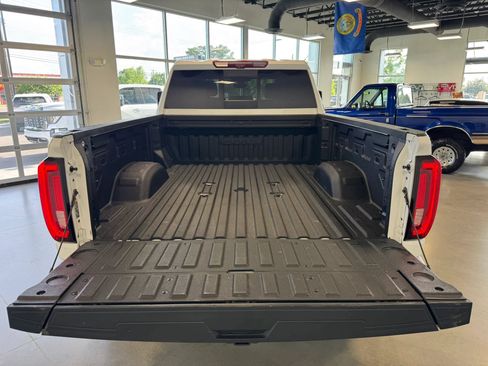 Used 2023 GMC Sierra 3500 AT4 w/ AT4 Preferred Package AWD/4WD image 7