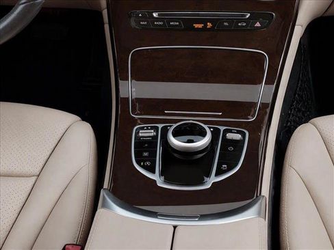 Used 2017 Mercedes-Benz GLC 300 4MATIC image 24