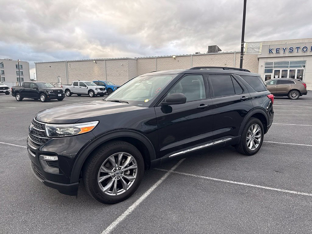 Used 2024 Ford Explorer XLT w/ Equipment Group 202A AWD/4WD image 2
