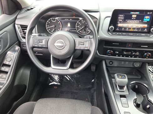 Used 2024 Nissan Rogue SV image 29