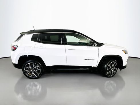 Used 2025 Jeep Compass Limited w/ Elite Group AWD/4WD image 8
