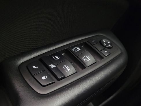 Used 2015 Chrysler 200 Limited image 27