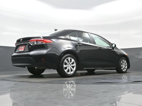 Used 2025 Toyota Corolla LE FWD image 30