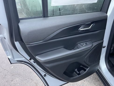 New 2026 Jeep Grand Cherokee Laredo image 12