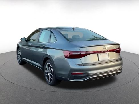 Used 2025 Volkswagen Jetta SE image 7