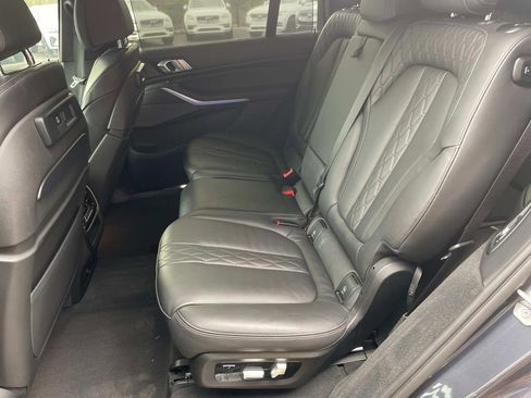 Used 2021 BMW X7 M50i image 13