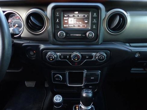 Used 2018 Jeep Wrangler Unlimited Sport AWD/4WD image 14