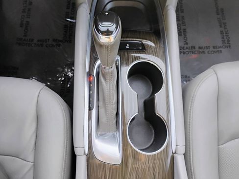 Used 2017 Chevrolet Malibu Premier FWD image 17