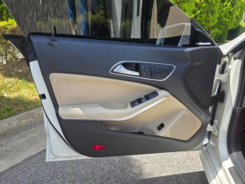 Used 2014 Mercedes-Benz CLA 250 image 9