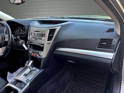 Used 2010 Subaru Legacy 2.5i Premium image 24