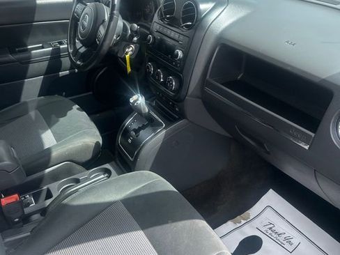 Used 2013 Jeep Compass Latitude AWD/4WD image 5