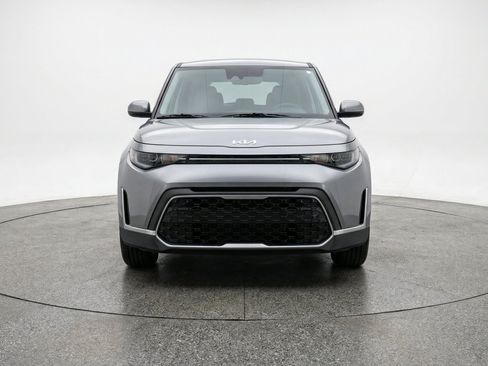 Used 2025 Kia Soul LX w/ LX Technology Package FWD image 2