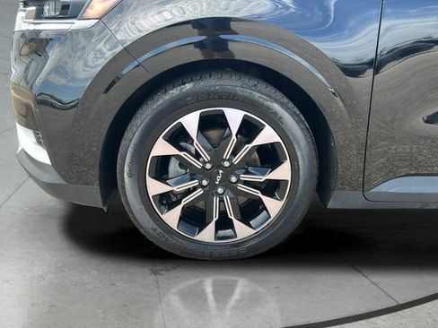 Used 2024 Kia Carnival EX FWD image 27