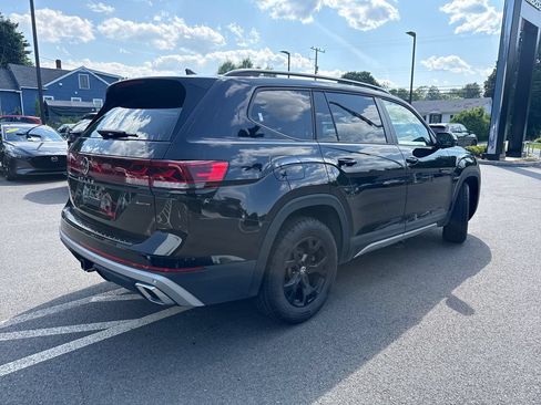 Used 2025 Volkswagen Atlas Peak Edition SE AWD/4WD image 5