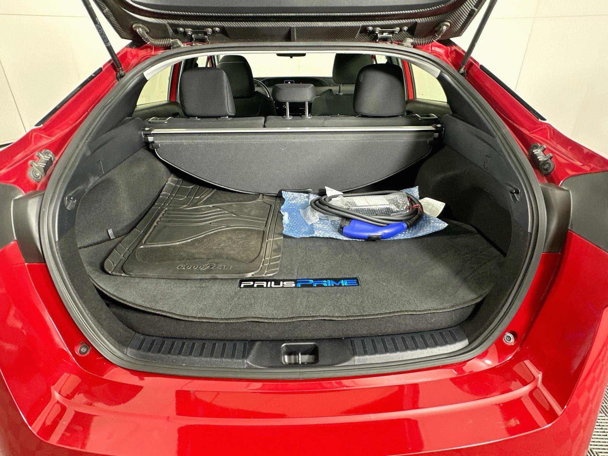 Used 2020 Toyota Prius Prime LE w/ Carpet Mat Package FWD image 27