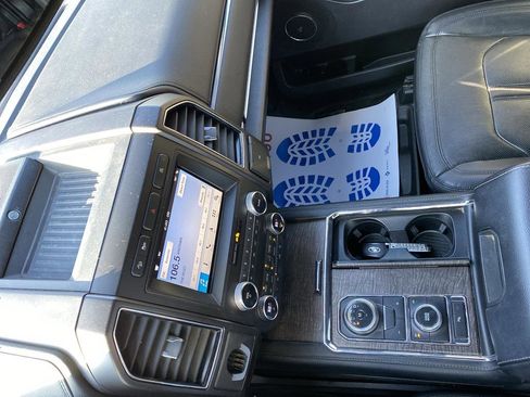 Used 2019 Ford Expedition Limited image 25