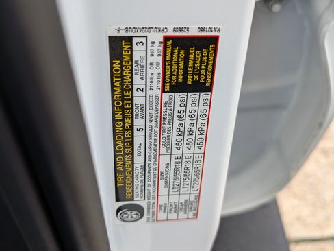 Used 2024 Nissan Titan PRO-4X AWD/4WD image 35