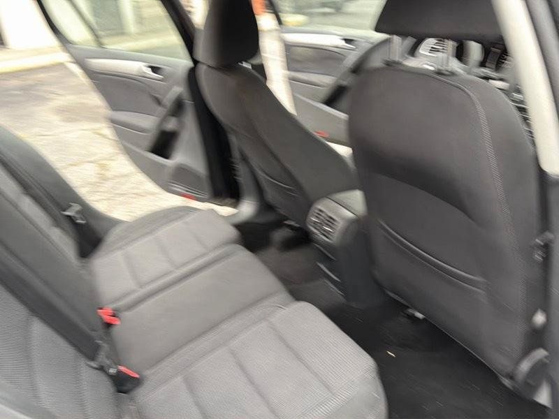 Used 2014 Volkswagen Golf 4-Door FWD image 17