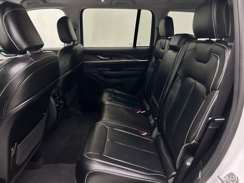 Used 2023 Jeep Grand Cherokee Limited AWD/4WD image 12