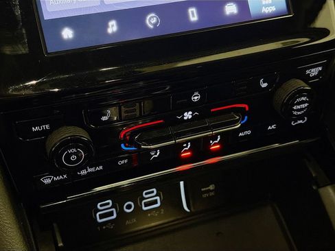 Used 2023 Jeep Grand Cherokee L Laredo w/ Luxury Tech Group I AWD/4WD image 17