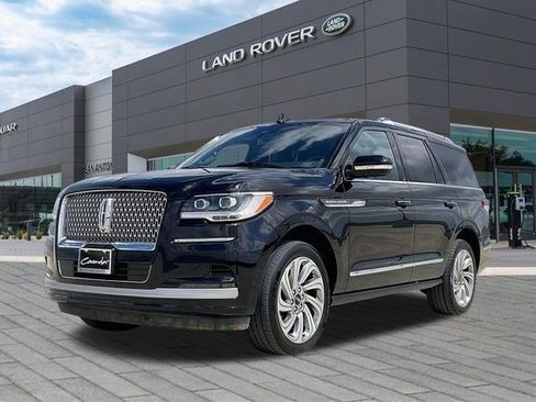 Used 2024 Lincoln Navigator Reserve image 1