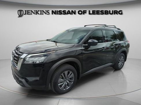 Certified 2025 Nissan Pathfinder SV image 14