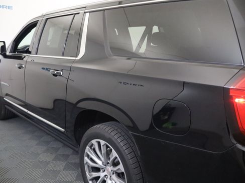 Used 2022 GMC Yukon XL Denali w/ Denali Premium Package AWD/4WD image 11