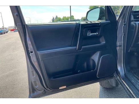 Used 2022 Toyota 4Runner TRD Off-Road image 23