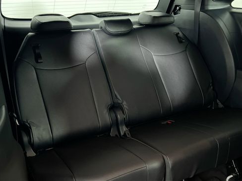 Used 2025 Toyota Sienna Platinum image 31