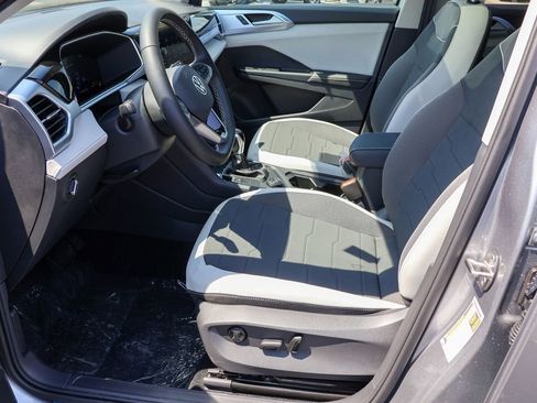 New 2025 Volkswagen Taos SE image 21