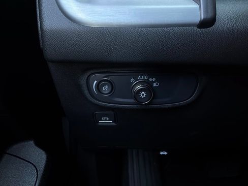 Used 2024 GMC Terrain SLE FWD image 20