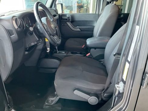Used 2018 Jeep Wrangler Unlimited Sport S AWD/4WD image 3