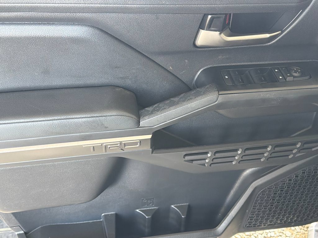 Used 2025 Toyota Tacoma TRD Sport AWD/4WD image 3